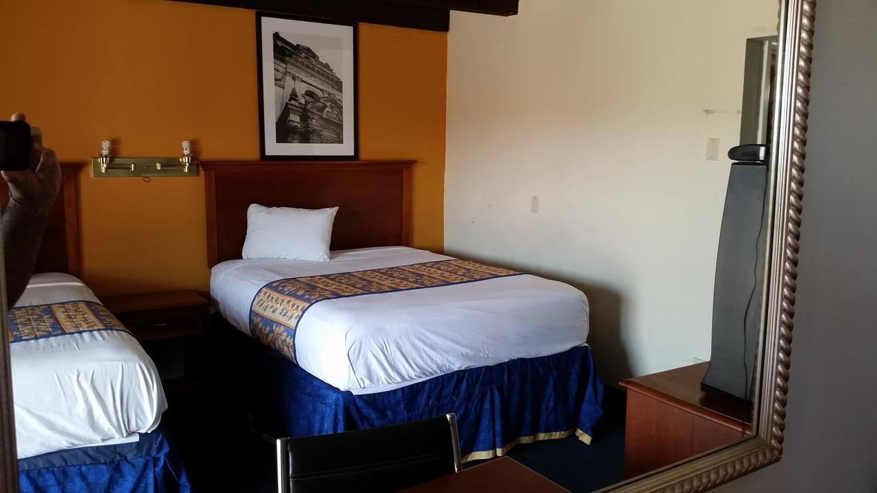Glancy Motel Clinton Εξωτερικό φωτογραφία