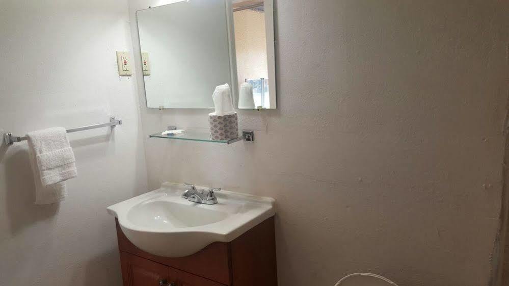 Glancy Motel Clinton Εξωτερικό φωτογραφία